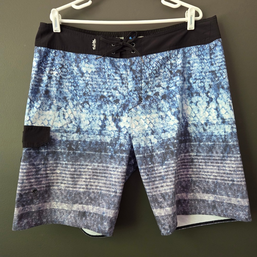 Salt Life SLX-QD Vapor Stretch Mens Board Shorts‎ Blue Scale Print Size 38